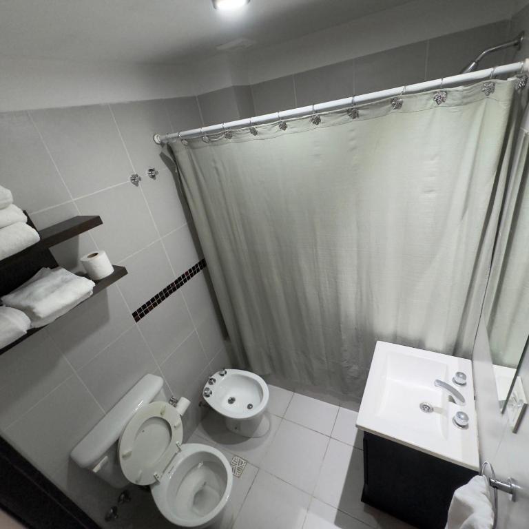 Departamento bien ubicado, espacio amplio y con terraza - 3