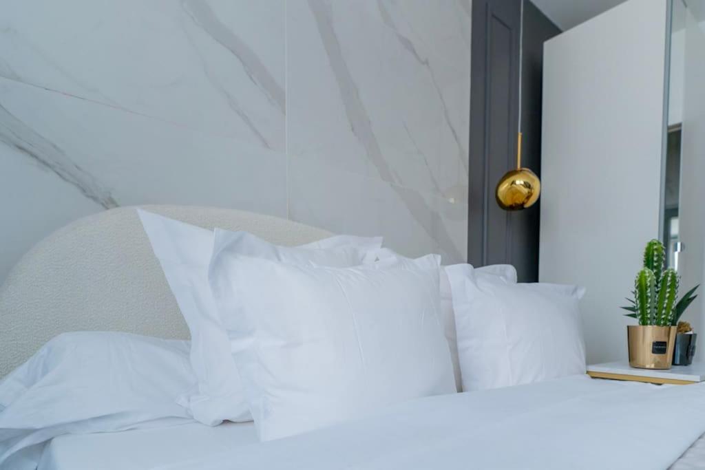Luxurious Apartment with Stylish Design and Comfort - 104 - 2