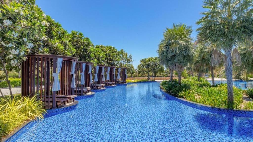 Phoenix Pool & Golf View Villa Cam Ranh