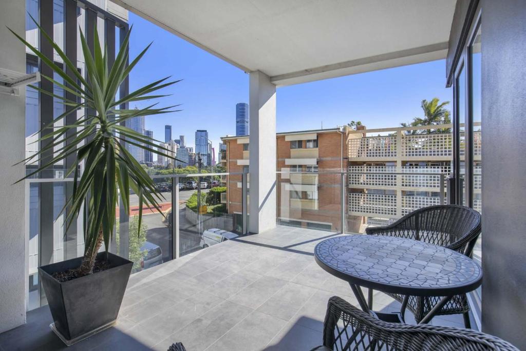 Contemporary Apt, Premium Local, WiFi, Wine, Cafes, Brisbane