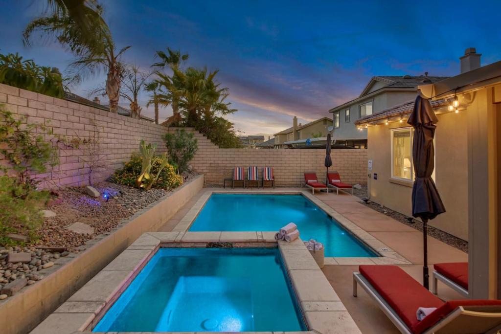 Serene Private Pool - Jacuzzi - BBQ - Gated Community, Indio