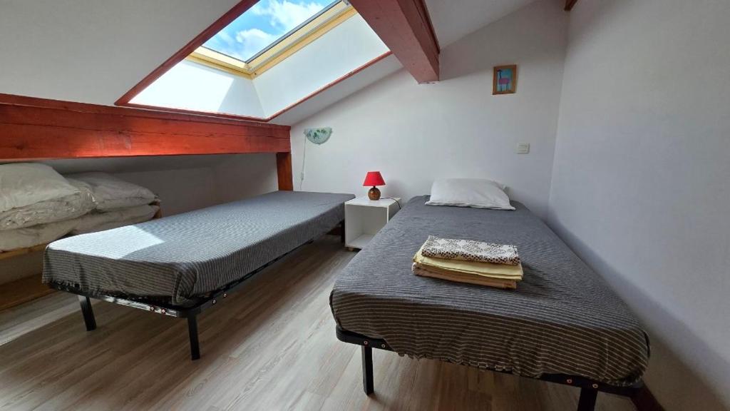 Les Saisies Appartement 6 8 personnes en plein centre avec 1 chambre et 2 espaces sous pentes non fermés - Remontées mécaniques à 200 m - 4