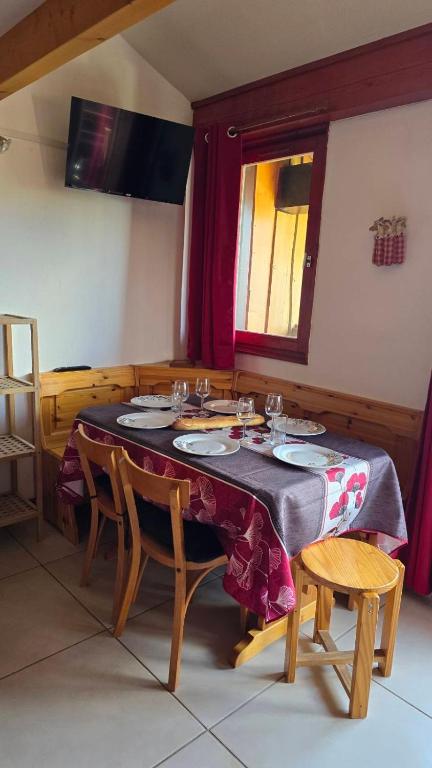 Les Saisies Appartement 6 8 personnes en plein centre avec 1 chambre et 2 espaces sous pentes non fermés - Remontées mécaniques à 200 m - 3