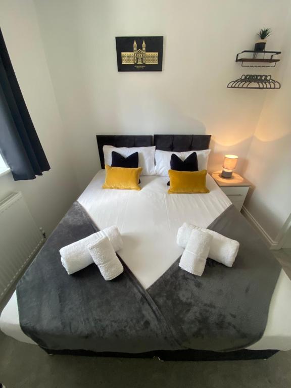 The Heathers - Spacious 3 Bed, Home from Home in Burton, Burton upon Trent