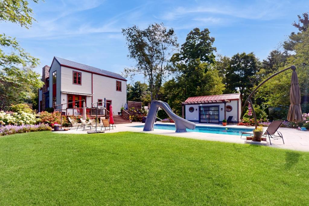 Lake Bluff, Watervliet