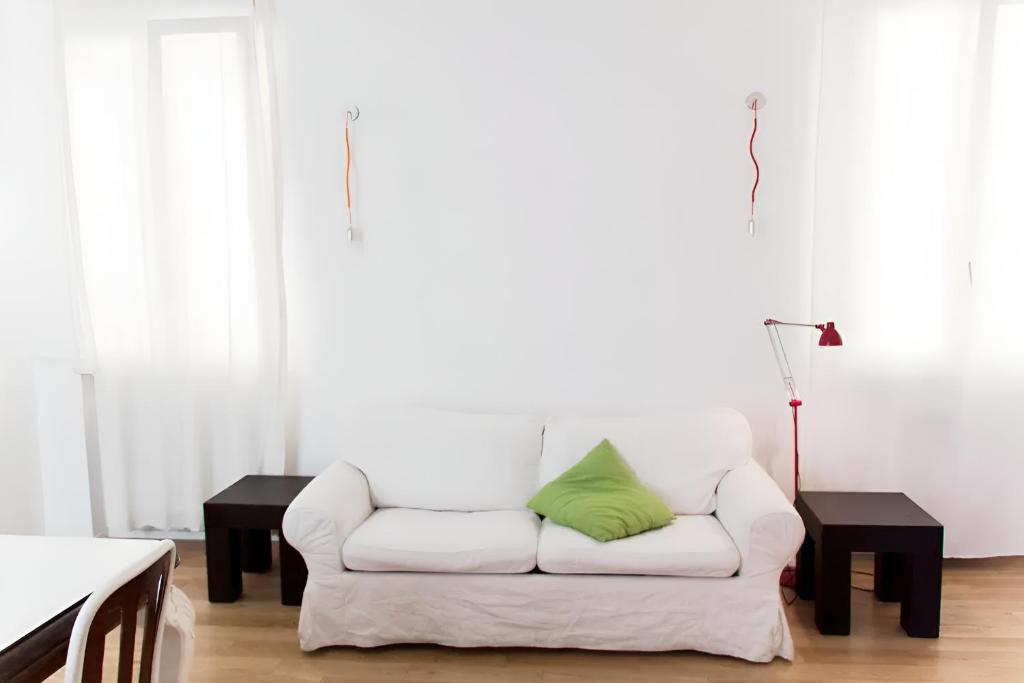 YR Apartments Central Station - 5 Min Walk to Metro & Trains - 4