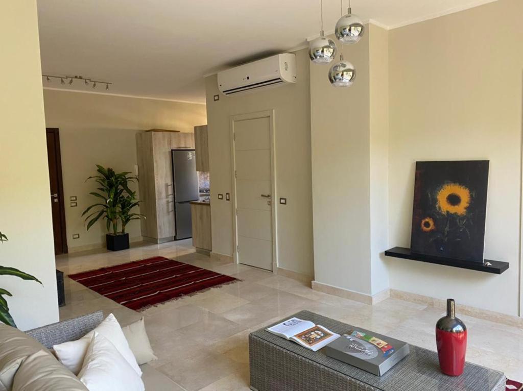 Village gate high garden apt, Káhira