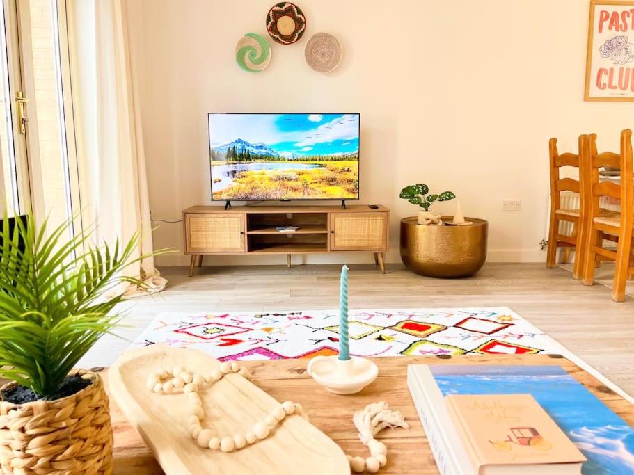 Artistic, Bright & Spacious 3 Bedroom Home, Kirkstall