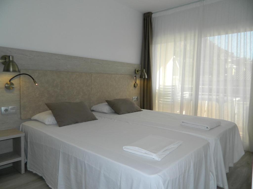 Moderno con piscina en L'Estartit by Host&Joy - 4