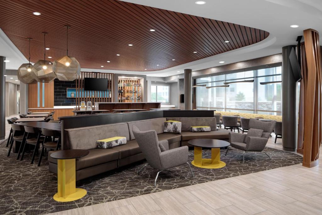 SpringHill Suites by Marriott Roanoke North フロント・ロビー