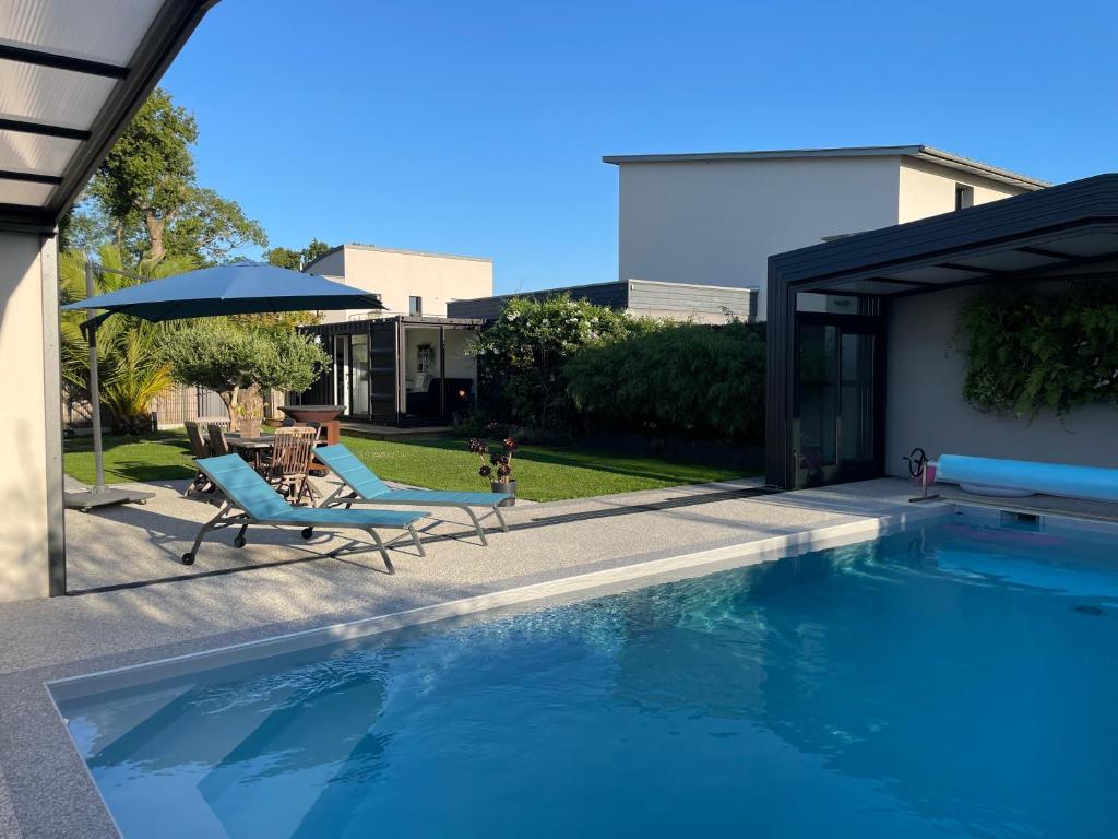 Conteneur studio, Saint-Père Marc en Poulet