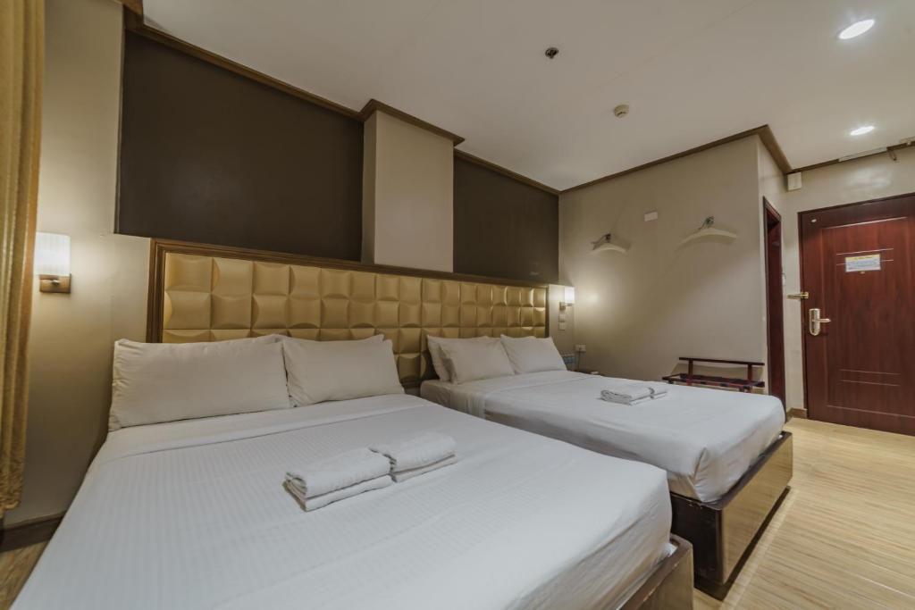 3. 로버트슨 호텔 ..