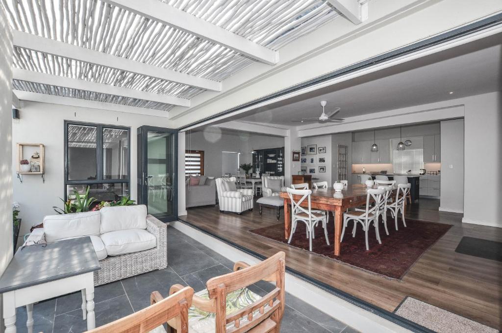 Caracal 54, Yzerfontein