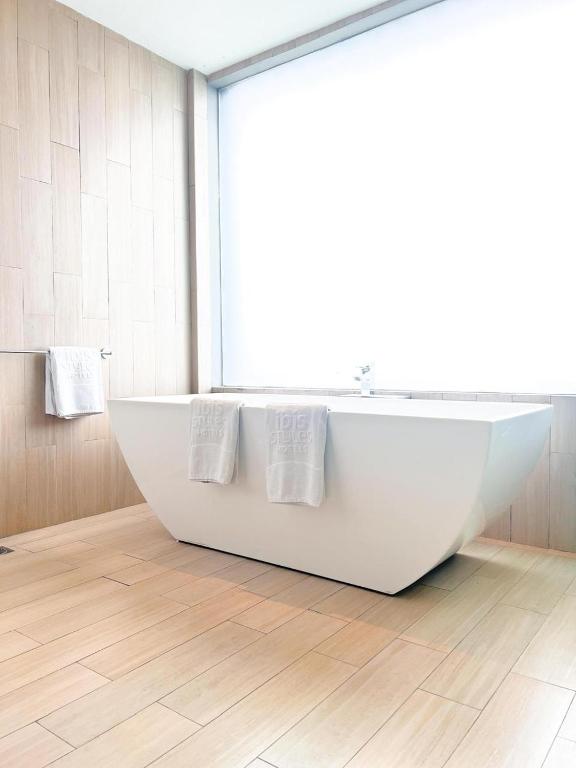 Full-sized bathtubs