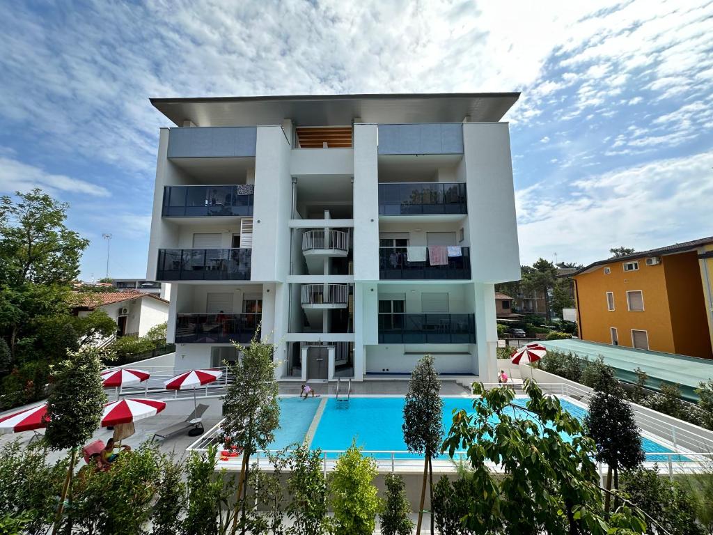 Nuovo condominio con piscina e garage - 1