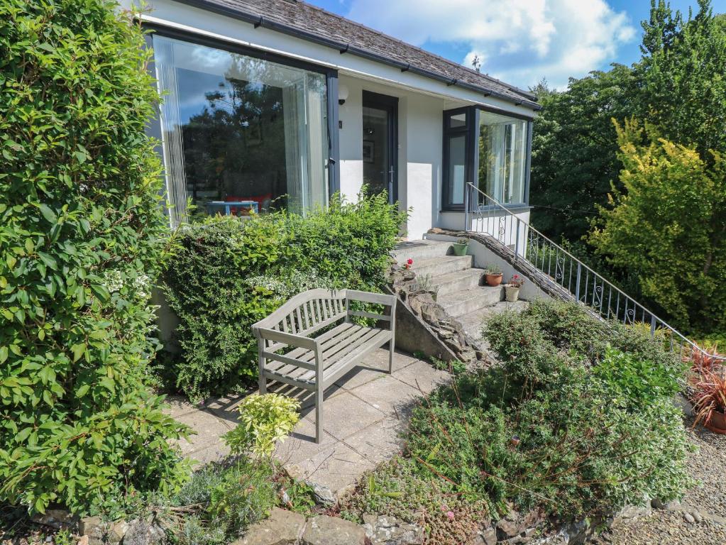 Pinewood, Saundersfoot