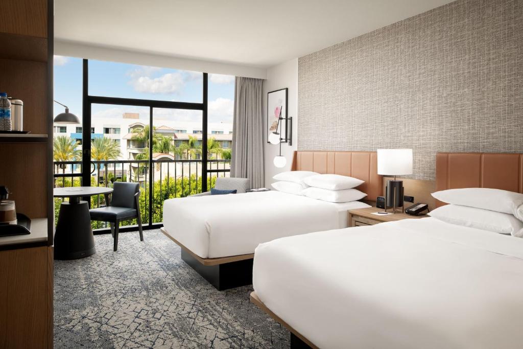 Los Angeles Sheraton Park Hotel at the Anaheim Resort room
