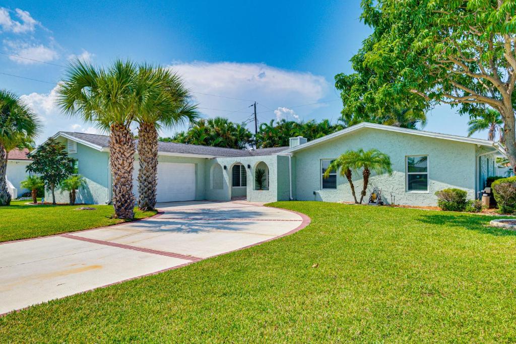 Cocoa Beach Home with Private Pool about half Mi to Beach, Cocoa Beach