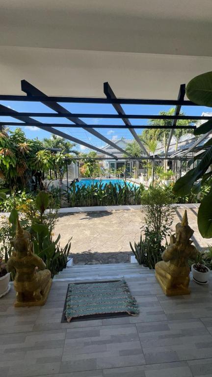 W&P Pool House, Ban Tha Thon