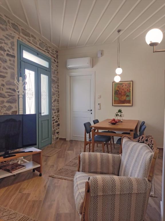 1930 TownHouse II, Kavala