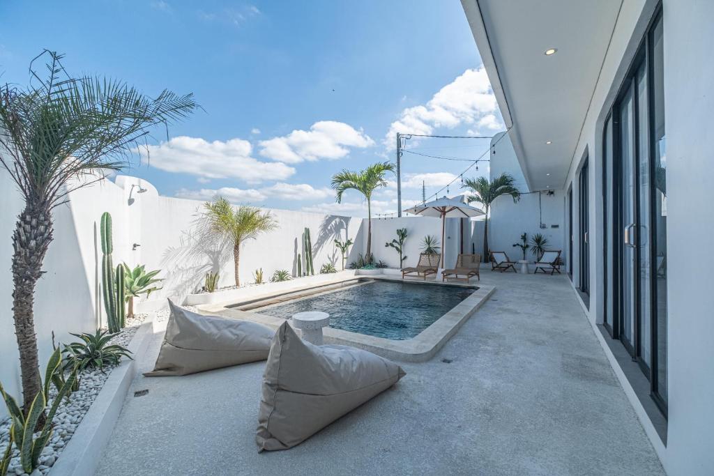 Stunning 3BR Pool Villa with Ricefield View, Canggu