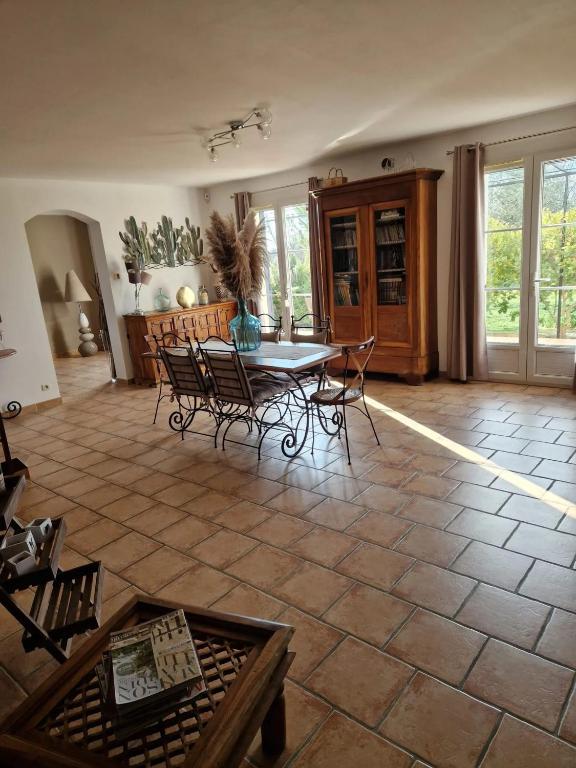 Villa provençale à Arles avec piscine privée et vue jardin. - 3