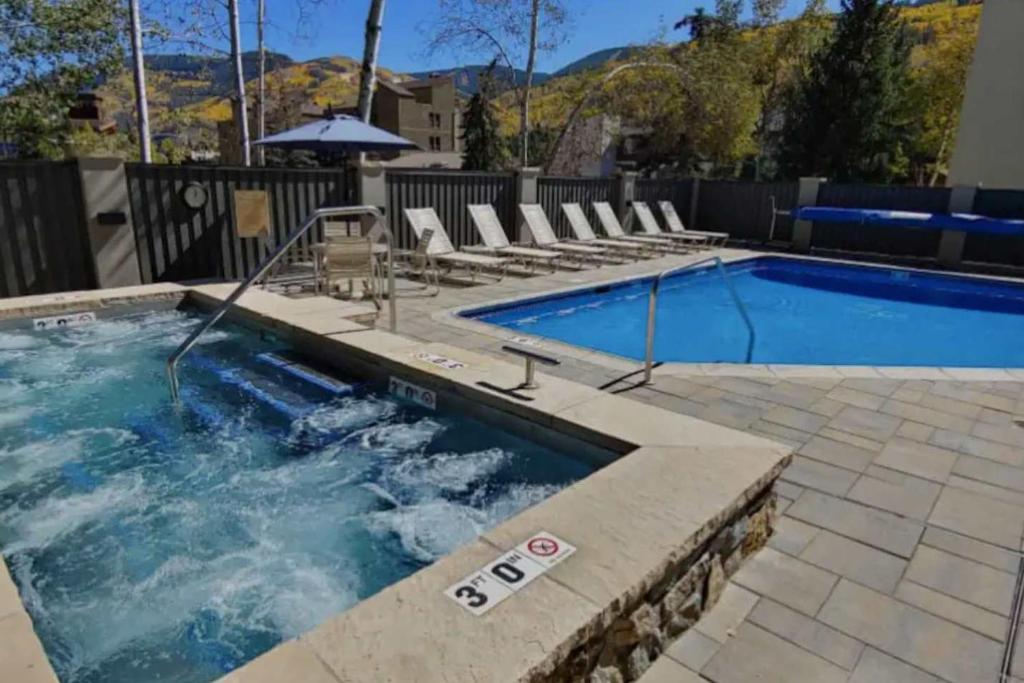 Best location in the heart of lions head, Ski lockers, jacuzzi and pool, Vail