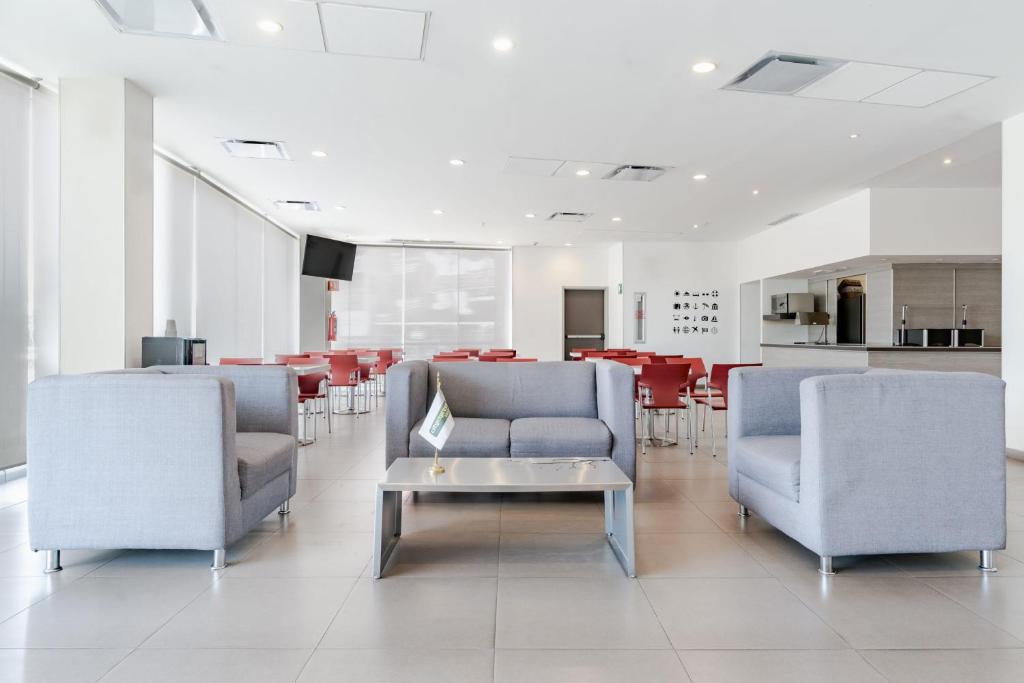 City Express Junior by Marriott Aguascalientes Centro フロント・ロビー