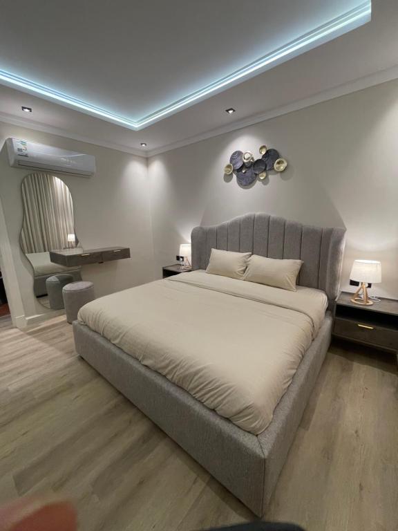 غرفة وصالة بطابع انيق في حي الملقا, Rijád