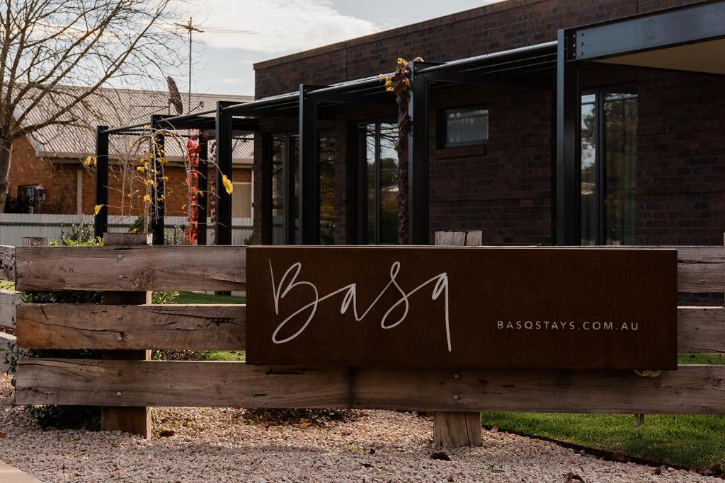 Basq Stays, Rutherglen
