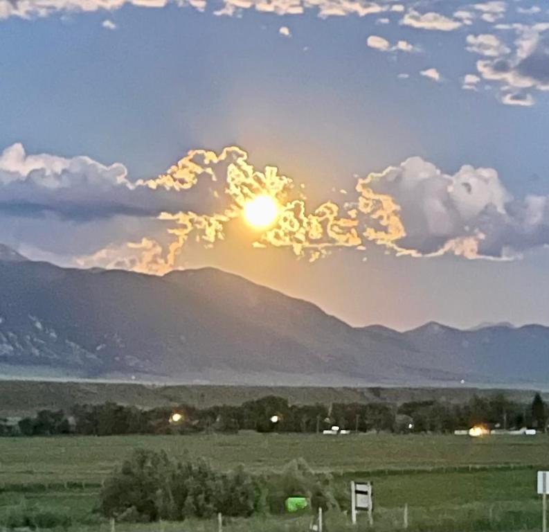 Mountain View Suite, Ennis