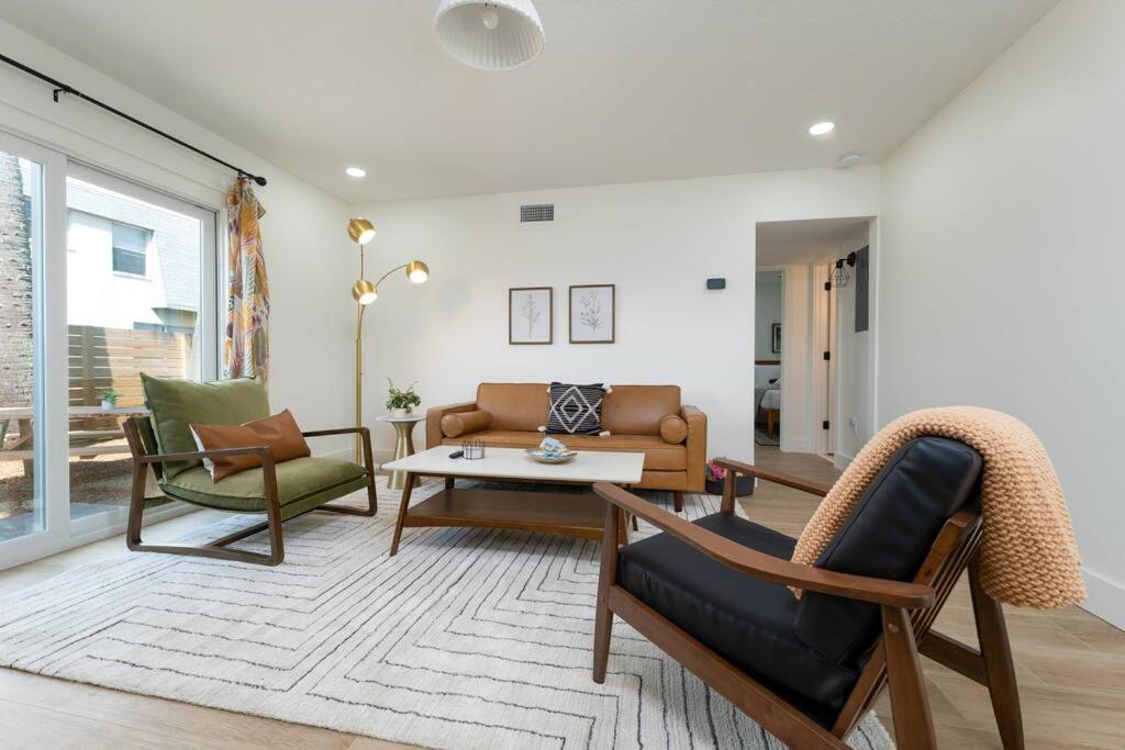 Be A Nomad - Apartments Blocks to the Beach, Jacksonville Beach