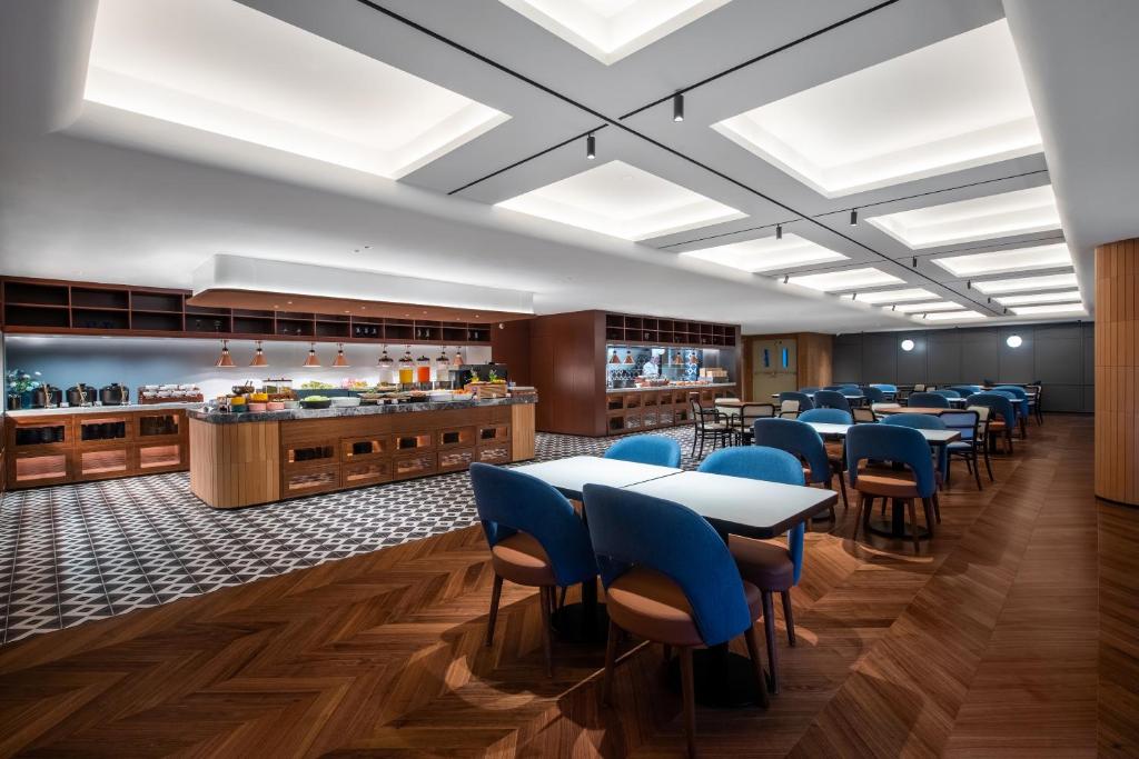 Ramada Plaza Guangzhou  Hotel Guestroom