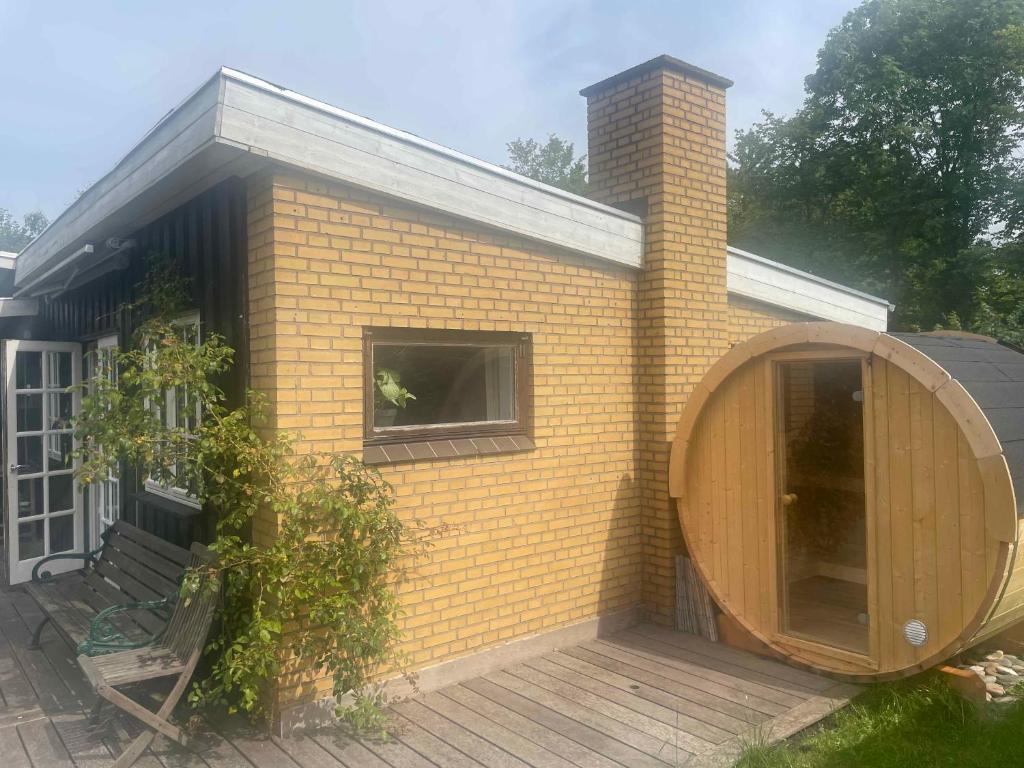 Spacious Summer House With Pool, Vejby