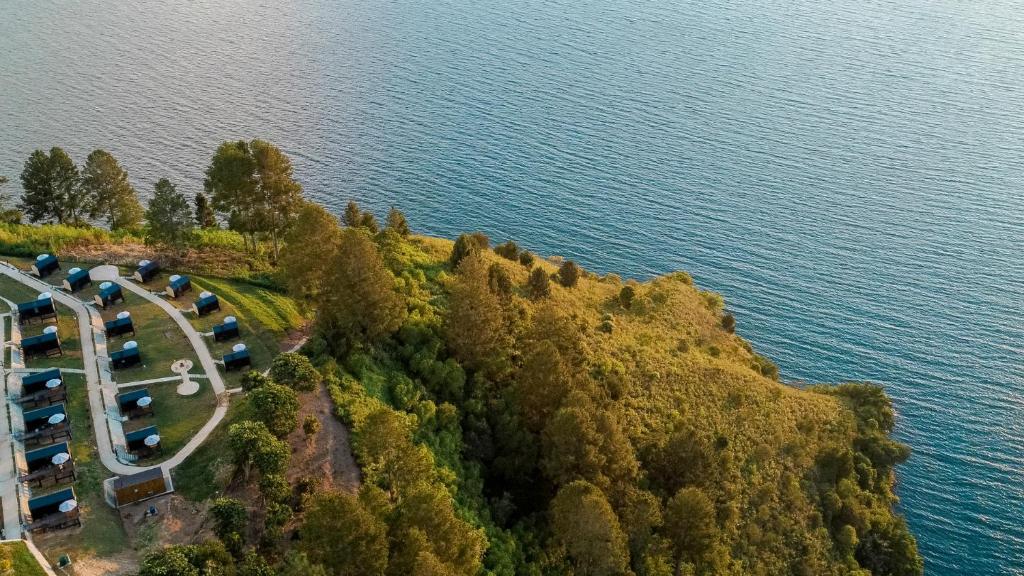 Bobocabin Patra, Parapat, Panahatan