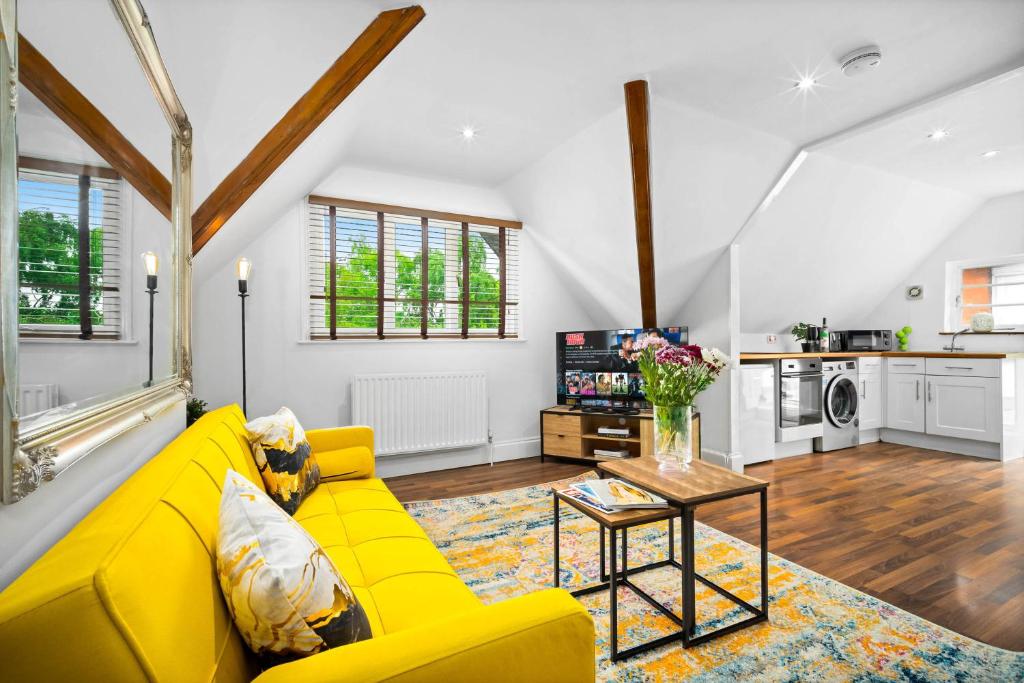 Stylish Apartment - Outdoor Terrace - Wolverhampton - Netlix - Wifi - 9bPC, Wolverhampton