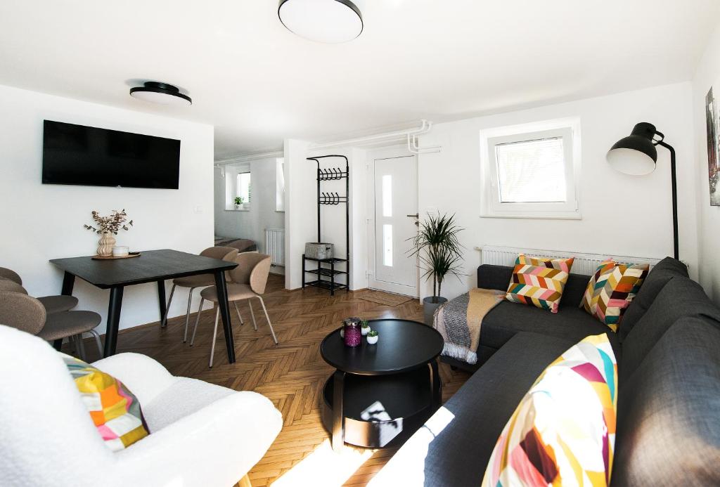 Mojca's nest apartment, Mengeš