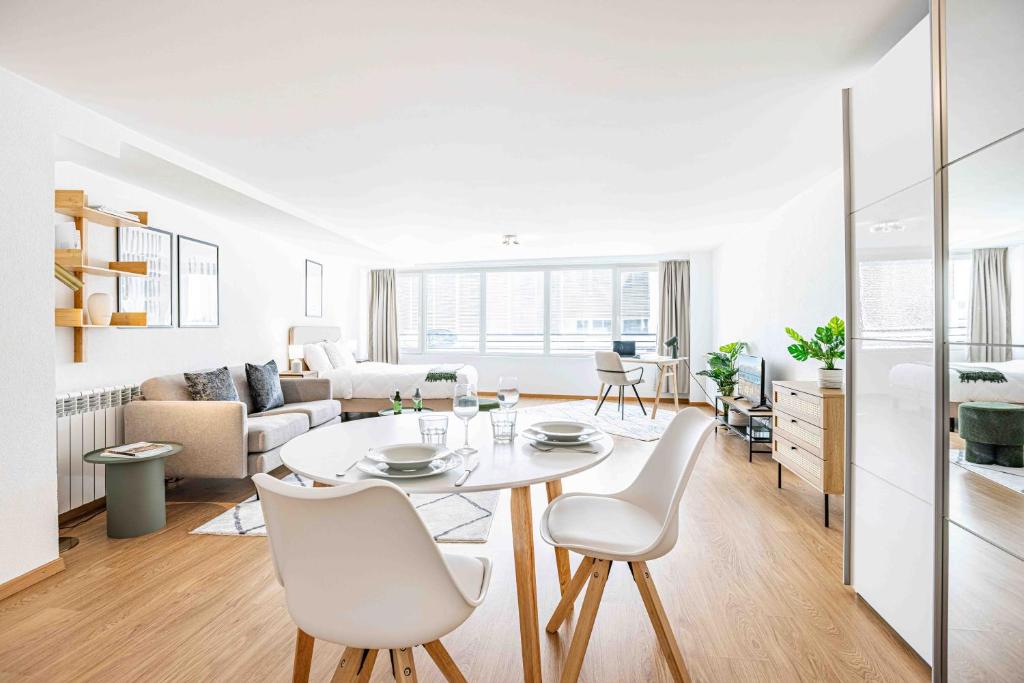 Saint Laurent 33-35 by Homenhancement, Lausanne