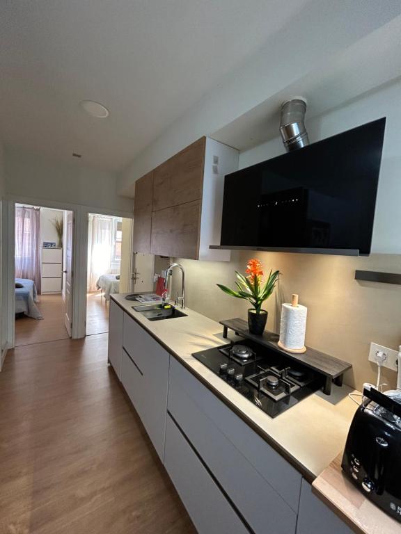 Viana Urban Apartment , Cozy 2BR Near Old Town - 1