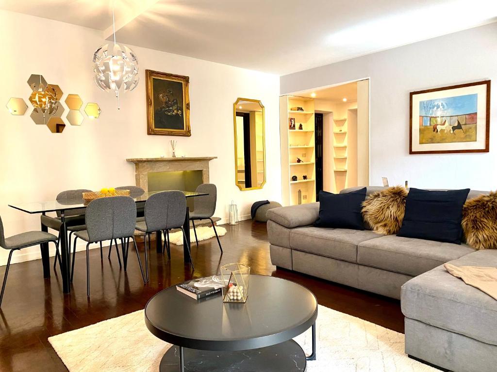 Duomo area 2 bedroom Appartment Deluxe, Milán