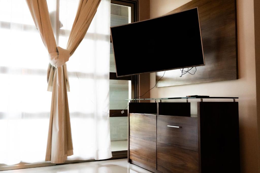 Infinity Suites Quadruple Room 210 - 1