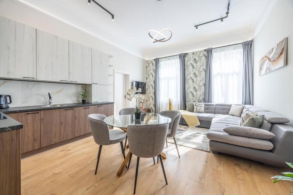 DeLuxe Izabella City Center Residence with 4BEDRM, 3BATHRM, Budapeszt