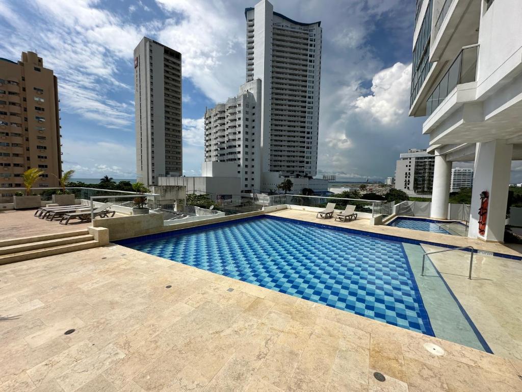 Modern 2 Story Penthouse, With Pool, Spa & Beach - 4