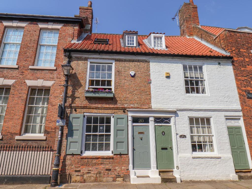 Bobbies' Retreat, 20 High Street, Bridlington