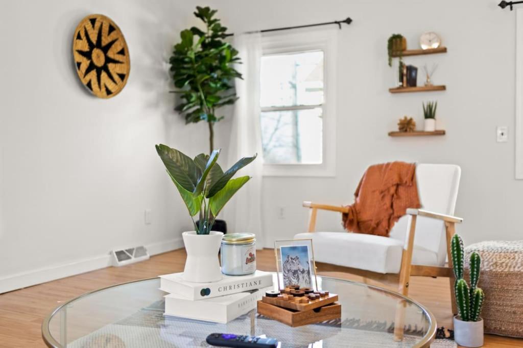 Heights Records - a trendy 2BD, Peoria