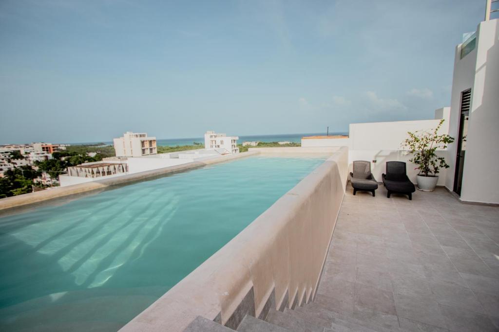 Itzamna luxury condos whit ocean viewpool - 2