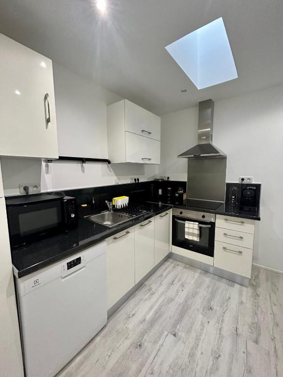 Kitchen, Aquitain Home - Studios & Appartements tout confort Bordeaux Gare St Jean in Bordeaux