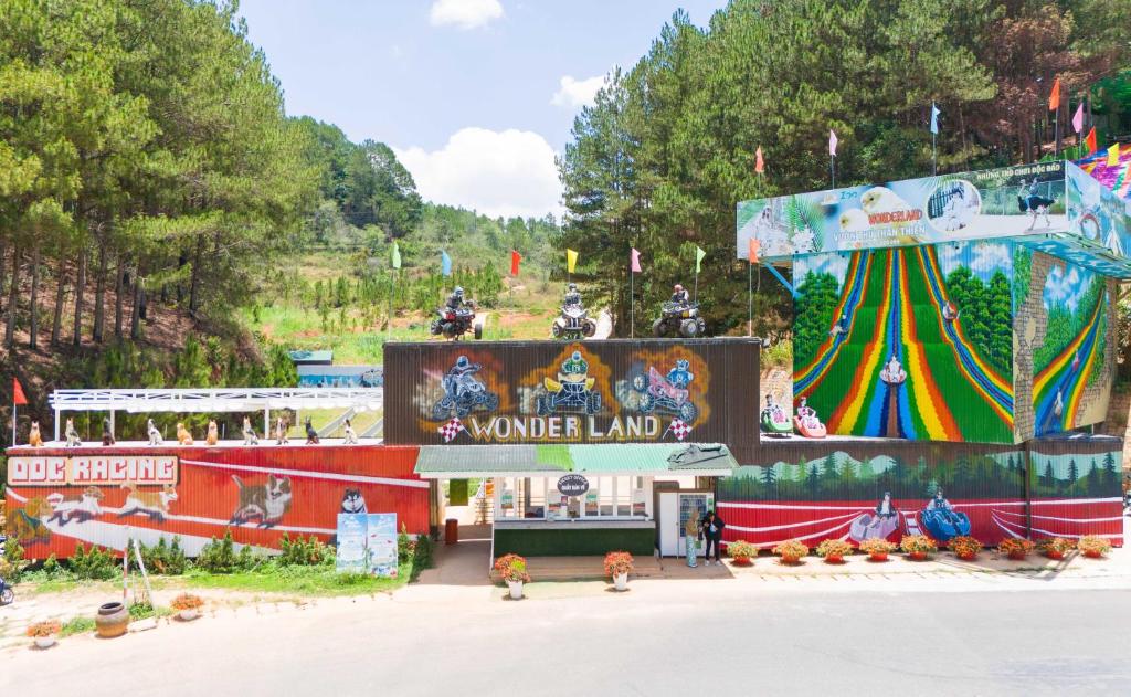 Dalat Wonder Resort: Vị trí, đặc điểm, tiện ích, giá bán các hạng phòng & kinh nghiệm đặt phòng