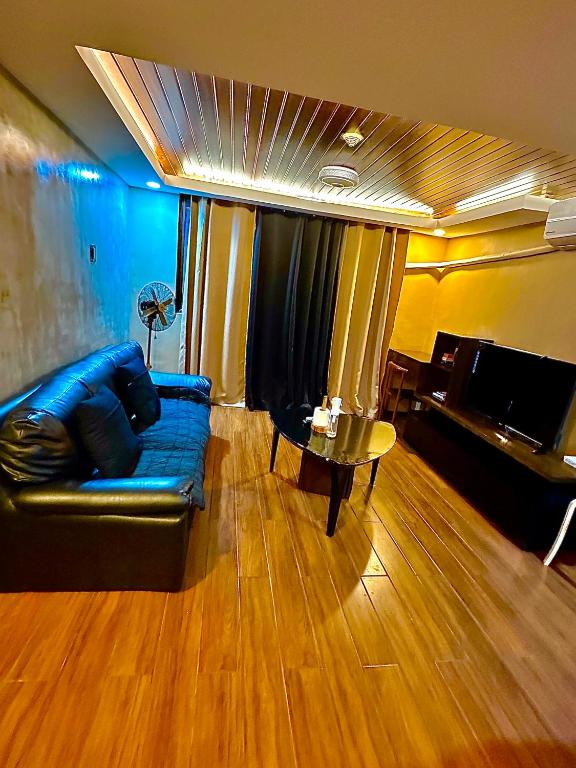 IV’s Condo w/ Netflix and Wi-Fi & Karaoke II