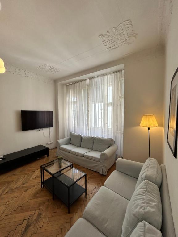 Shared lounge/TV area